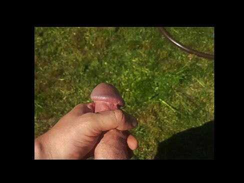 ❤️ O bunăciune fierbinte își face sex cu păsărica roz și ejaculează cu un squirt într-o grădină de vară at ro.poliglass34.ru ❌